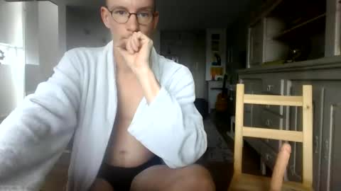 Snapshot of cum_swallow_bi chatting on June 2026 04:29:01 PM cum_swallow_bi online show from June 2026 04:29:01 PM