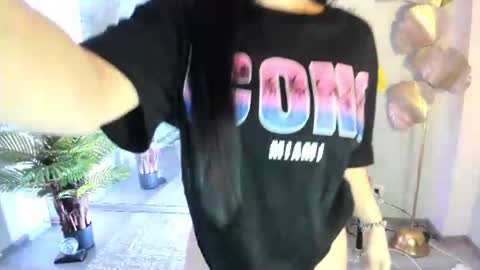Snapshot of cupcake_izzy chatting on June 2026 06:21:02 PM cupcake_izzy online show from June 2026 06:21:02 PM