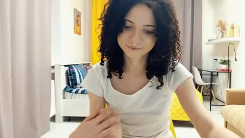 Snapshot of curlixiee chatting on June 2026 11:18:01 PM Kira online show from June 2026 11:18:01 PM