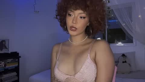 Snapshot of curls_emma chatting on February 2025 12:30:01 AM Emma online show from February 2025 12:30:01 AM