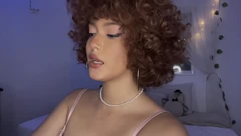 Snapshot of curls_emma chatting on February 2025 03:32:02 AM Emma online show from February 2025 03:32:02 AM