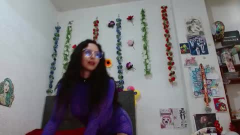 curlybutterfly online show from December 2025 10:28:02 PM