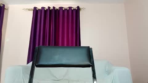 Essie online show from September 2025 09:42:02 AM