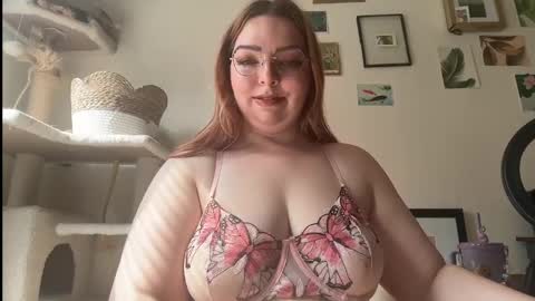 Snapshot of curvycate127 chatting on April 2026 08:29:01 PM Cate online show from April 2026 08:29:01 PM