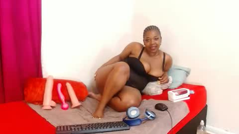Snapshot of curvycutiexx94 chatting on October 2025 07:03:02 AM curvycutiexx94 online show from October 2025 07:03:02 AM
