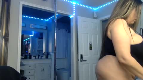 curvyfunlover online show from November 2025 01:05:01 AM