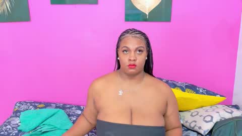Snapshot of curvyhomebebe chatting on November 2025 02:46:02 AM curvyhomebebe online show from November 2025 02:46:02 AM