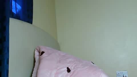 Snapshot of cute_beb2 chatting on January 2025 01:00:02 PM V EE online show from January 2025 01:00:02 PM