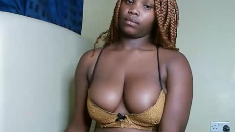 Snapshot of cute_beb2 chatting on February 2025 01:44:01 PM V EE online show from February 2025 01:44:01 PM