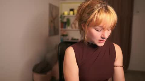 Snapshot of cute_brutality chatting on November 2025 08:19:02 PM Coco online show from November 2025 08:19:02 PM
