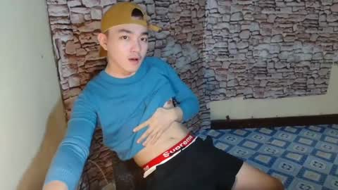 Snapshot of cute_enzo24 chatting on February 2025 07:06:02 AM cute_enzo24 online show from February 2025 07:06:02 AM