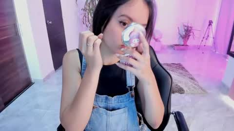 Snapshot of cute_fox_1 chatting on July 2026 01:34:02 PM Bella Fox online show from July 2026 01:34:02 PM