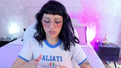 Snapshot of cute_hollywood chatting on April 2026 07:50:02 PM Sofa online show from April 2026 07:50:02 PM