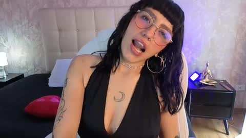 Snapshot of cute_hollywood chatting on May 2026 04:19:01 AM Sofa online show from May 2026 04:19:01 AM