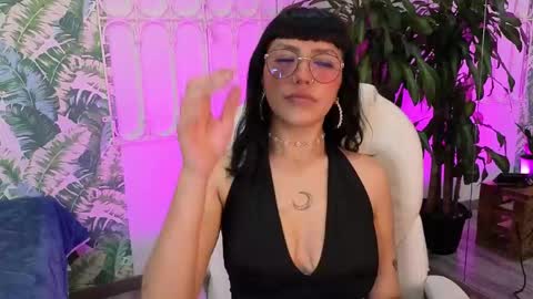 Snapshot of cute_hollywood chatting on June 2026 07:48:01 PM Sofa online show from June 2026 07:48:01 PM