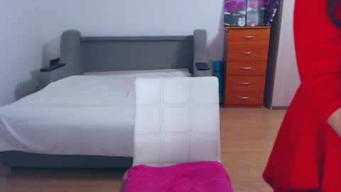 cute_jes online show from February 2025 04:54:01 PM