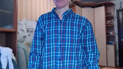 cute_lion_ online show from April 2026 12:13:01 PM