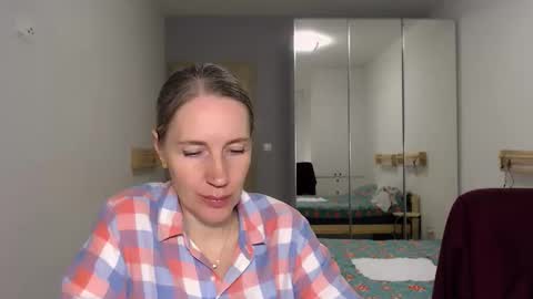 cute_lion_ online show from April 2026 06:10:01 PM