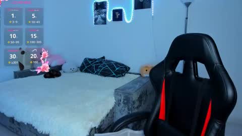 Emily online show from November 2025 04:00:01 AM