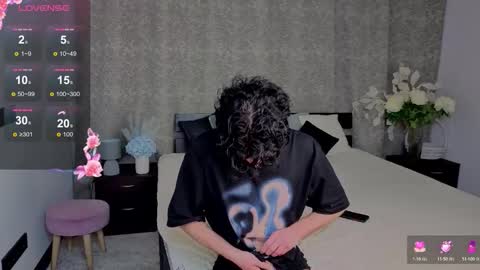 Mike online show from November 2025 08:00:01 PM