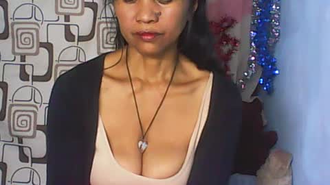 Snapshot of cute_moll chatting on June 2026 01:24:02 PM murielle online show from June 2026 01:24:02 PM