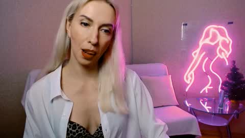 cute_smile_shy online show from December 2025 10:15:02 PM