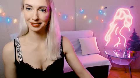 cute_smile_shy online show from December 2025 08:48:01 PM