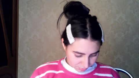Snapshot of cute_strawberry_ chatting on October 2025 07:26:01 PM cute_strawberry_ online show from October 2025 07:26:01 PM