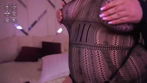 Amber online show from November 2025 01:37:02 AM