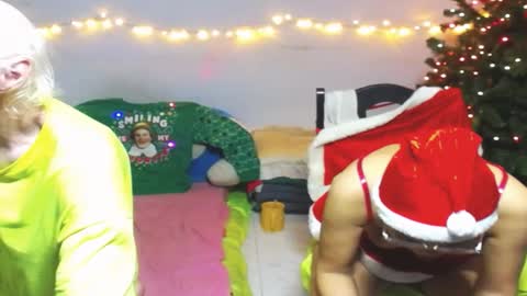 Snapshot of cuteandsexyone chatting on December 2024 07:44:01 PM CuteAndSexyOne Na and Brian online show from December 2024 07:44:01 PM
