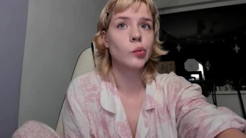 Snapshot of cuteasfuck_ chatting on October 2025 02:37:01 PM Amy online show from October 2025 02:37:01 PM