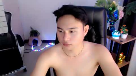 cuteasianlee online show from December 2025 12:21:02 PM