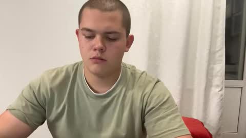 Snapshot of cutebutnaughty_ chatting on October 2025 05:24:02 PM Alex online show from October 2025 05:24:02 PM