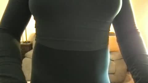 Snapshot of cutebutt_17 chatting on February 2025 06:10:02 PM cutebutt_17 online show from February 2025 06:10:02 PM