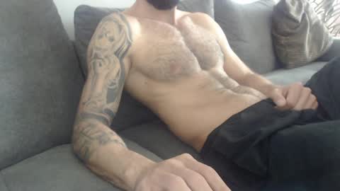 cuteeboy online show from April 2026 06:05:02 AM