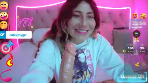 Snapshot of cuteee_kitty chatting on June 2026 01:41:01 AM Kitty online show from June 2026 01:41:01 AM
