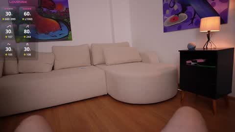 Mia online show from October 2025 06:28:01 PM