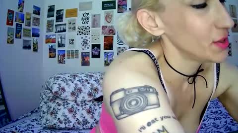 Snapshot of cutefemme chatting on February 2026 04:29:02 AM Bella online show from February 2026 04:29:02 AM