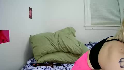 Snapshot of cutefemme chatting on February 2026 06:54:01 AM Bella online show from February 2026 06:54:01 AM