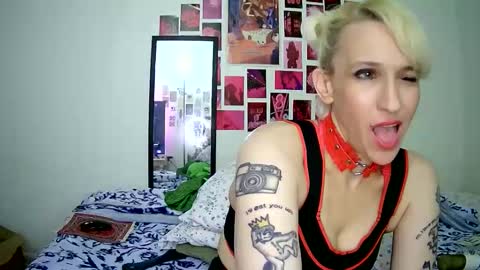 Snapshot of cutefemme chatting on March 2026 12:38:02 AM Bella online show from March 2026 12:38:02 AM