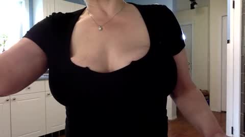 Snapshot of cutenlittle28 chatting on September 2025 06:10:01 PM CuteNlil online show from September 2025 06:10:01 PM