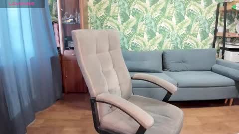 cutepawskitter online show from November 2025 07:08:02 AM