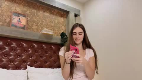 Kim online show from October 2025 01:54:02 PM