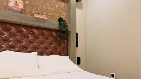 Kim online show from November 2025 01:33:02 PM