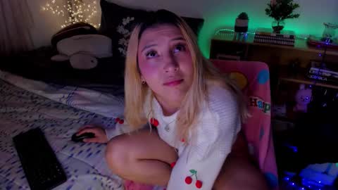 Snapshot of cuteweed420 chatting on March 2026 04:39:01 AM cuteweed420 online show from March 2026 04:39:01 AM