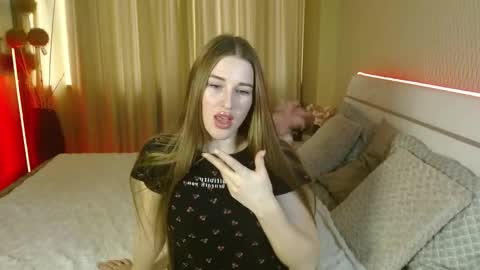 Snapshot of cutie_violet chatting on November 2025 10:04:01 AM ViVi online show from November 2025 10:04:01 AM