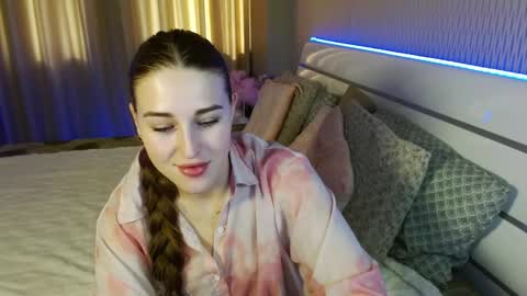 Snapshot of cutie_violet chatting on November 2025 10:50:02 AM ViVi online show from November 2025 10:50:02 AM