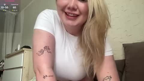 Snapshot of cutiejulie_ chatting on June 2026 12:42:02 PM Julie online show from June 2026 12:42:02 PM