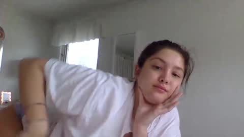 Snapshot of cutieoggg420 chatting on December 2024 05:15:01 PM Cutieoggg420 online show from December 2024 05:15:01 PM