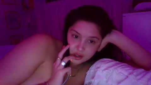 Snapshot of cutieoggg420 chatting on December 2024 03:49:02 AM Cutieoggg420 online show from December 2024 03:49:02 AM